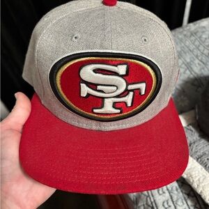 49ers snap back light gray and red new era size